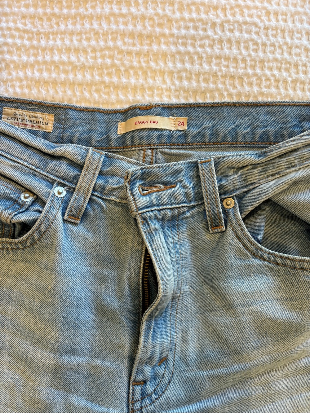 Levi Baggy Dad Jeans Light Wash - Picture 2 of 3